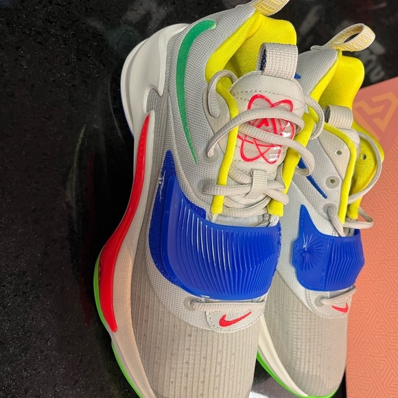 Nike Zoom Freak 3 Sz 9

 DA0694-100 main image 6